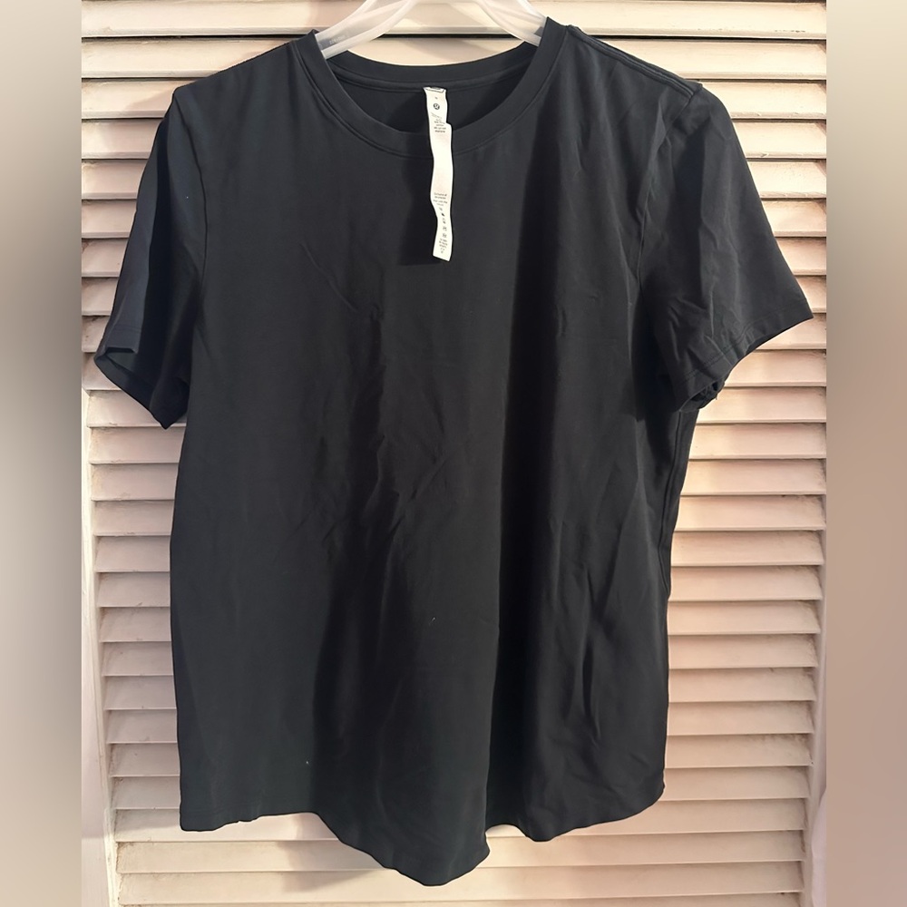 Lululemon Love Crew T-Shirt
Black Size 8
